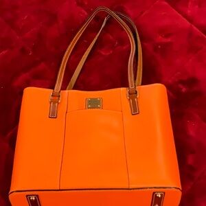 Dooney and Bourke small pebble grain Lexington bag